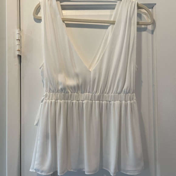 💞3 for $50💞White BCBG Maxazria Blouse - Picture 2 of 9